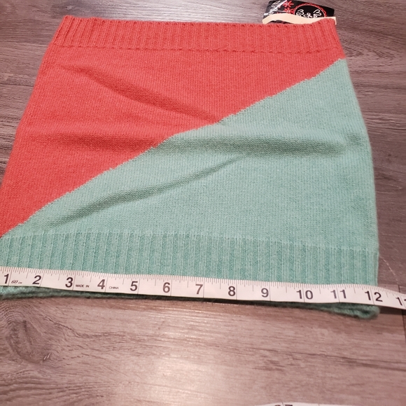 Made of Me Collection Eighteen 100% Cashmere Snood Cinnamon Red NWT - Picture 4 of 10